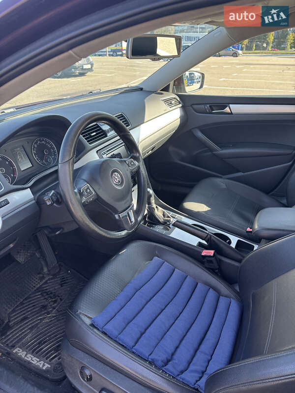 Седан Volkswagen Passat 2013 в Киеве