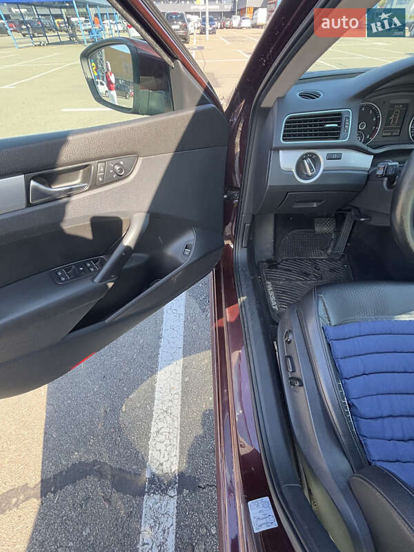 Седан Volkswagen Passat 2013 в Киеве