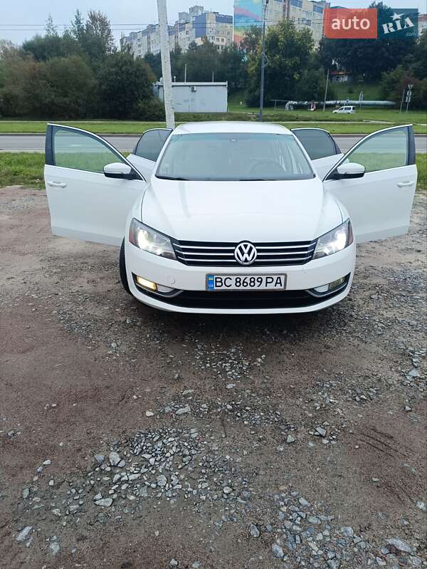 Седан Volkswagen Passat 2012 в Львове