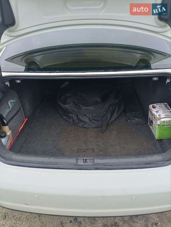 Седан Volkswagen Passat 2012 в Львове