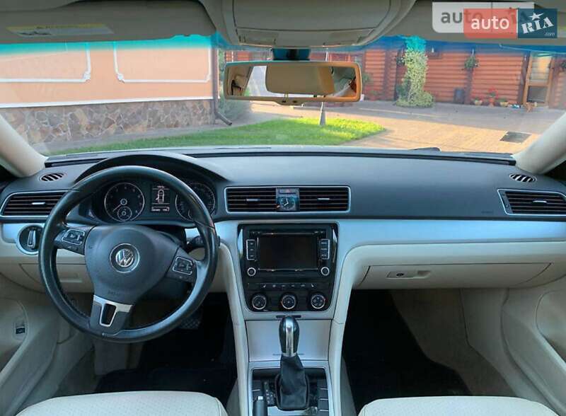 Седан Volkswagen Passat 2012 в Львове