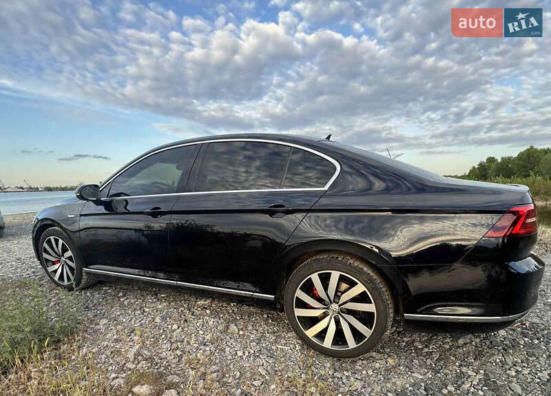 Седан Volkswagen Passat 2015 в Кременчуге