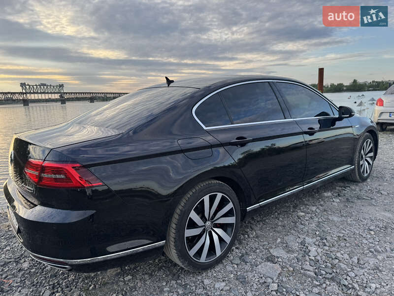 Седан Volkswagen Passat 2015 в Кременчуге