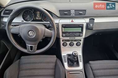 Седан Volkswagen Passat 2009 в  фото 17 Седан Volkswagen Passat 2009 в