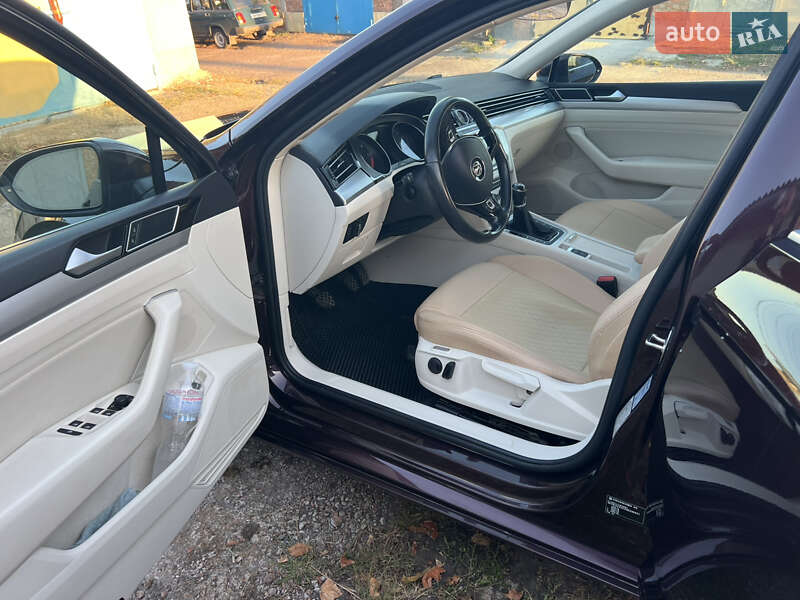 Седан Volkswagen Passat 2016 в Кропивницькому