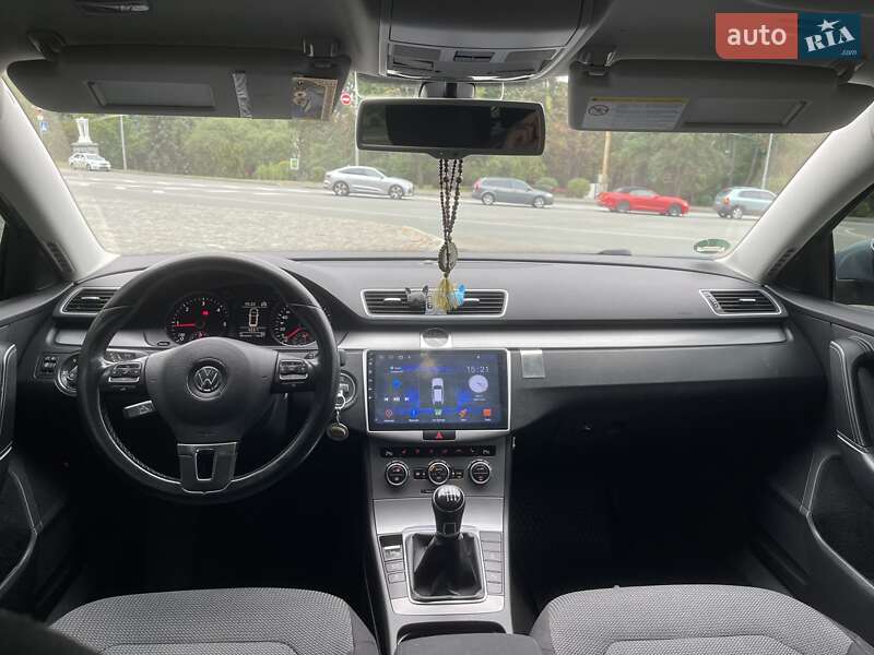 Универсал Volkswagen Passat 2013 в Киеве