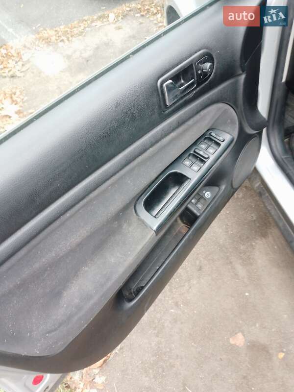 Седан Volkswagen Passat 2001 в Мироновке