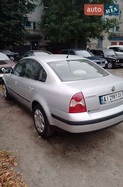 Седан Volkswagen Passat 2001 в Мироновке