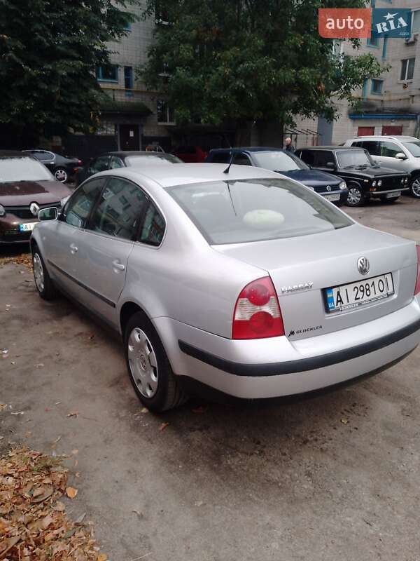 Седан Volkswagen Passat 2001 в Мироновке