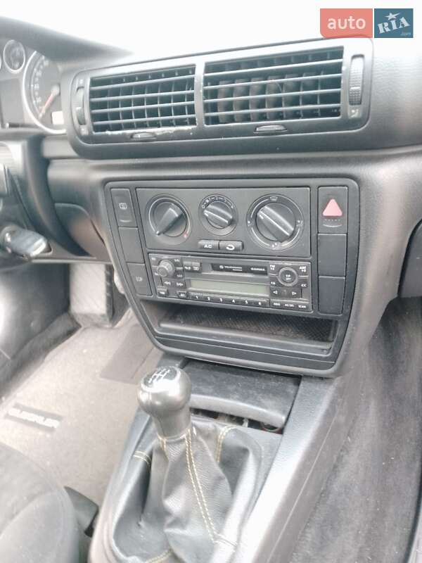 Седан Volkswagen Passat 2001 в Мироновке