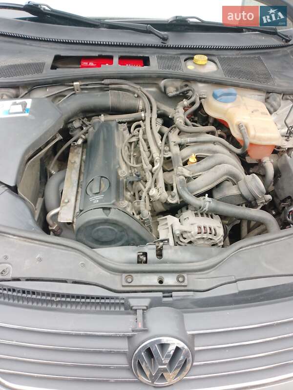 Седан Volkswagen Passat 2001 в Мироновке