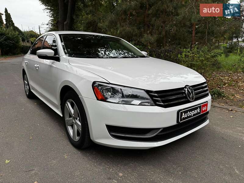 Седан Volkswagen Passat 2012 в Киеве