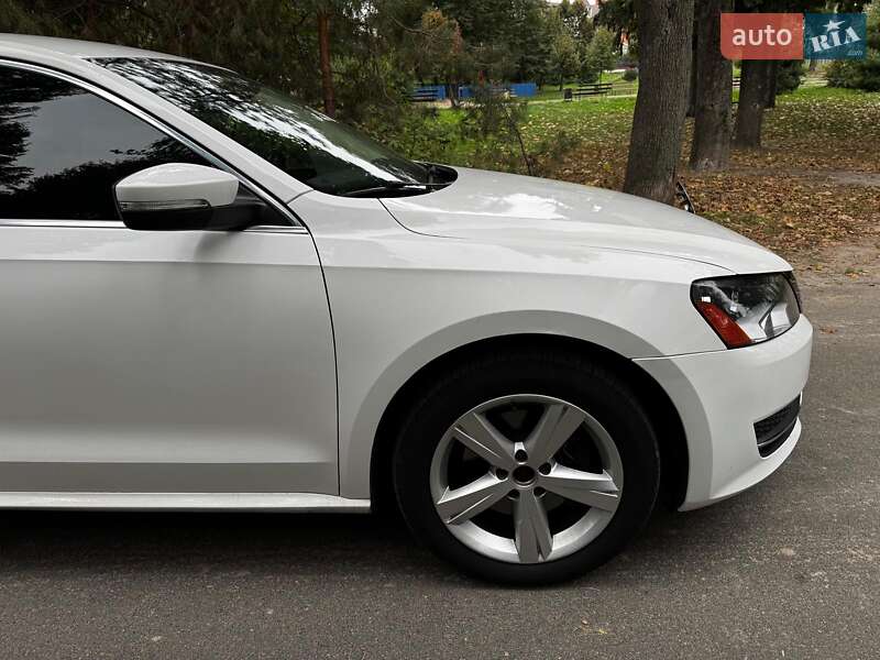 Седан Volkswagen Passat 2012 в Киеве