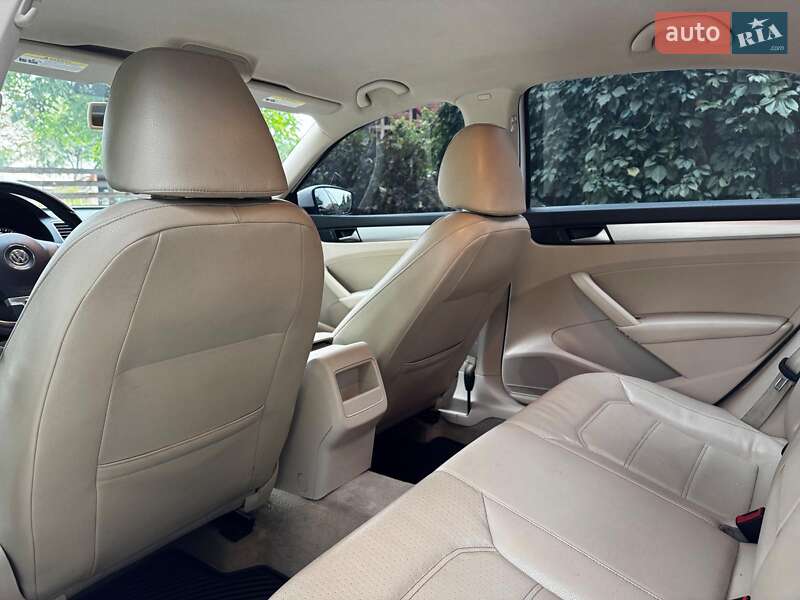 Седан Volkswagen Passat 2012 в Киеве