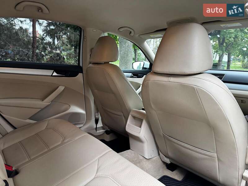 Седан Volkswagen Passat 2012 в Киеве
