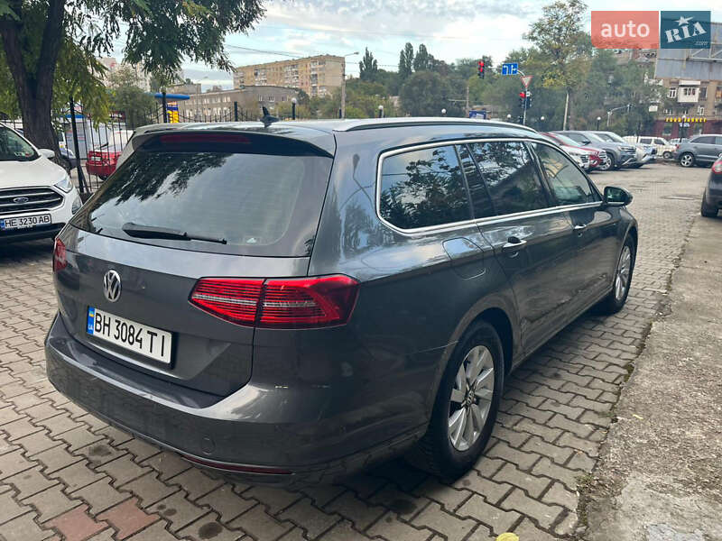 Универсал Volkswagen Passat 2015 в Одессе