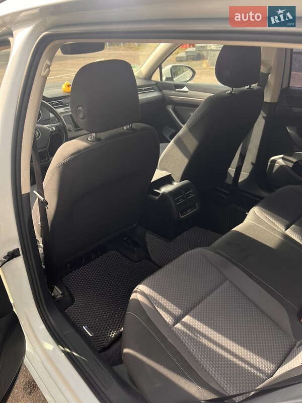 Универсал Volkswagen Passat 2015 в Житомире фото 12 Универсал Volkswagen Passat 2015 в Житомире