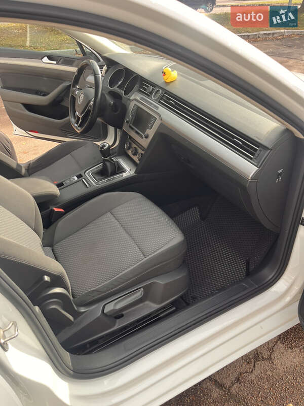 Универсал Volkswagen Passat 2015 в Житомире фото 14 Универсал Volkswagen Passat 2015 в Житомире