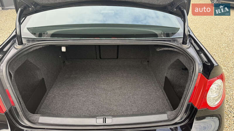 Седан Volkswagen Passat 2010 в Калуше