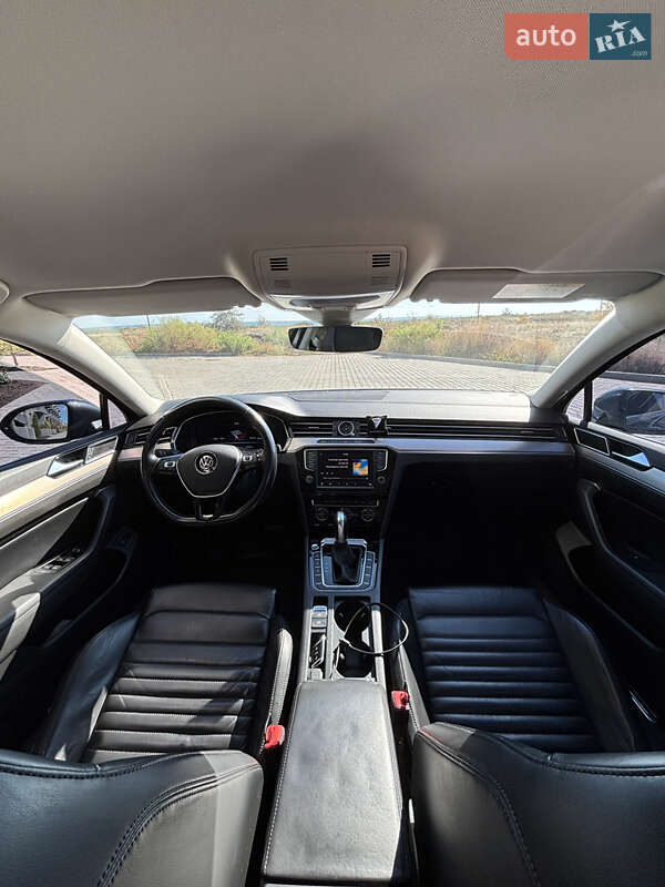 Седан Volkswagen Passat 2016 в Южном