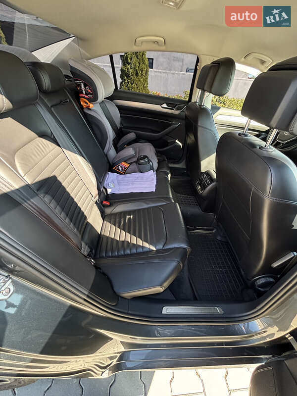 Седан Volkswagen Passat 2016 в Южном