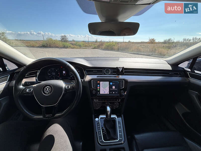 Седан Volkswagen Passat 2016 в Южном