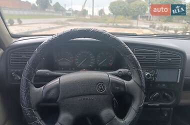 Седан Volkswagen Passat 1995 в 