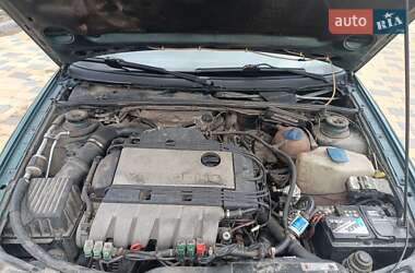 Седан Volkswagen Passat 1995 в 