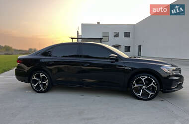 Седан Volkswagen Passat 2019 в Луцке