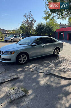 Седан Volkswagen Passat 2012 в Днепре