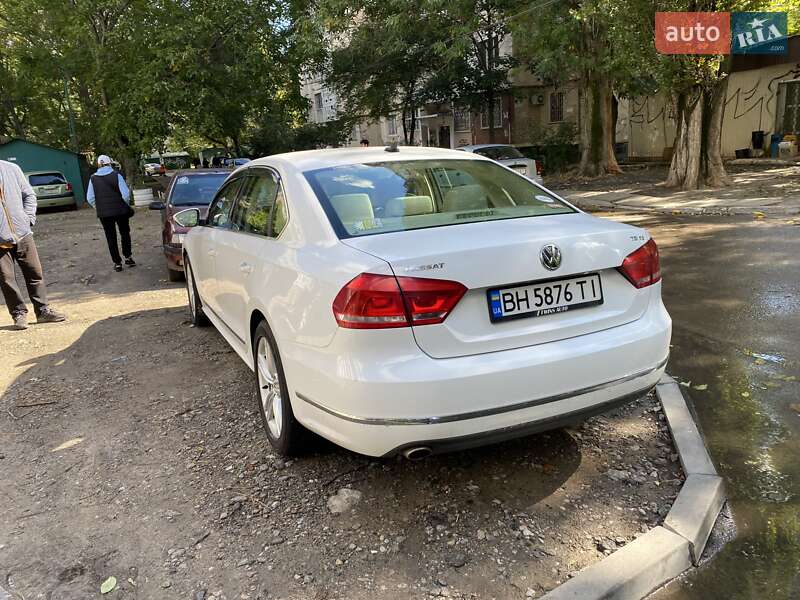 Седан Volkswagen Passat 2011 в Одессе