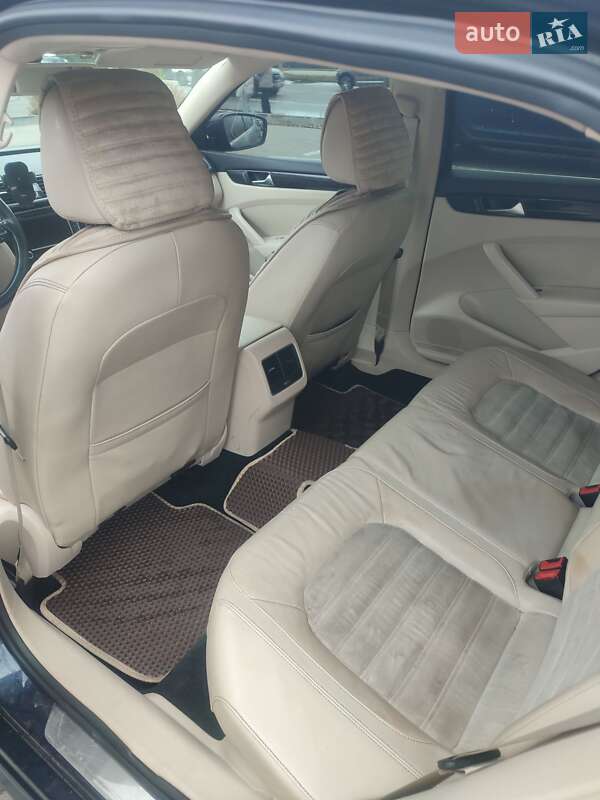 Седан Volkswagen Passat 2013 в Киеве