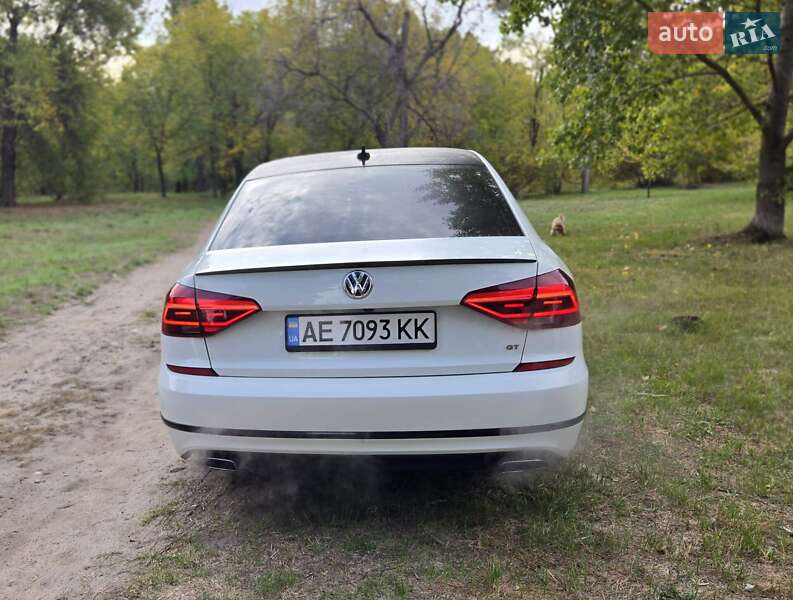 Седан Volkswagen Passat 2018 в Днепре