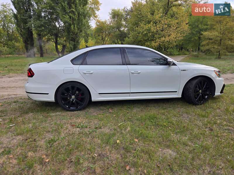 Седан Volkswagen Passat 2018 в Днепре