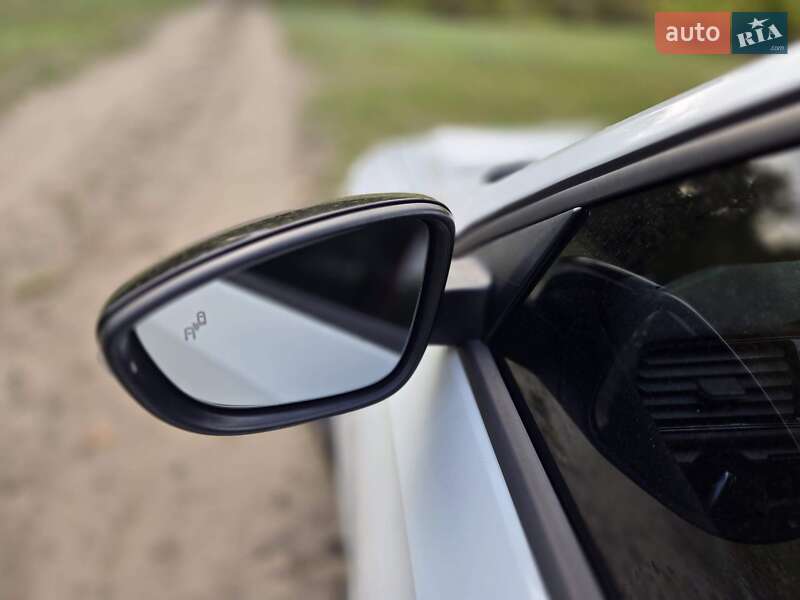 Седан Volkswagen Passat 2018 в Днепре