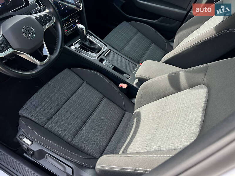 Универсал Volkswagen Passat 2021 в Луцке