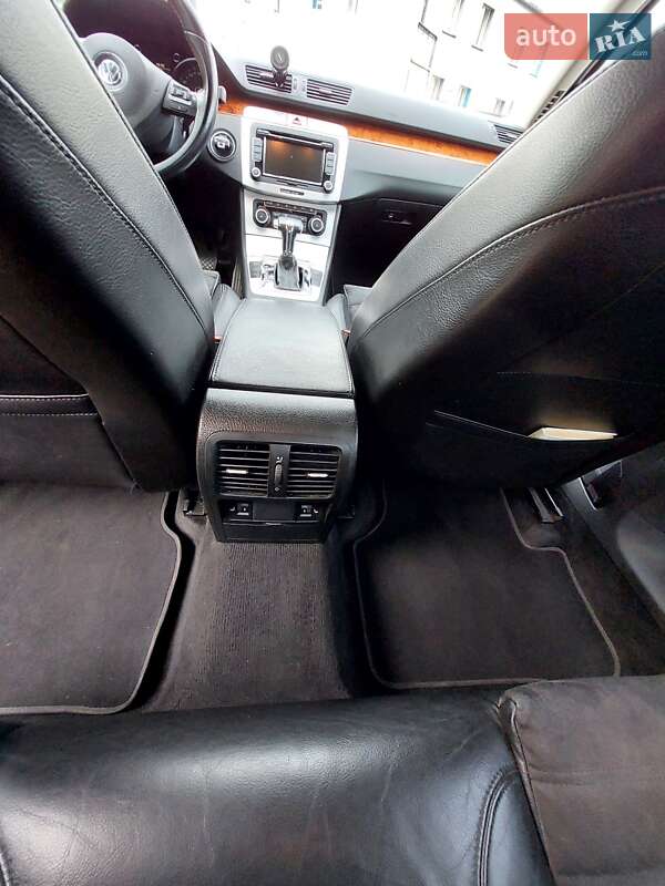Седан Volkswagen Passat 2010 в Киеве