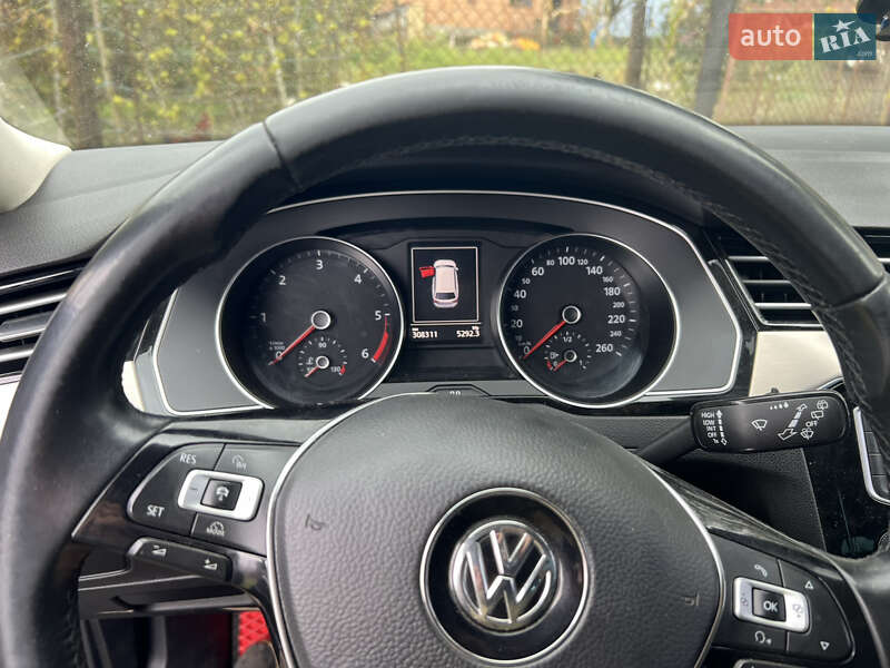 Универсал Volkswagen Passat 2015 в Львове