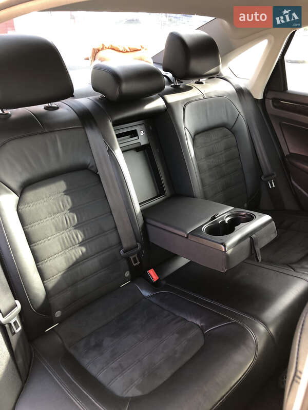 Седан Volkswagen Passat 2013 в Киеве