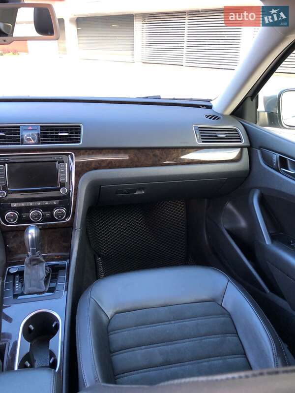 Седан Volkswagen Passat 2013 в Киеве