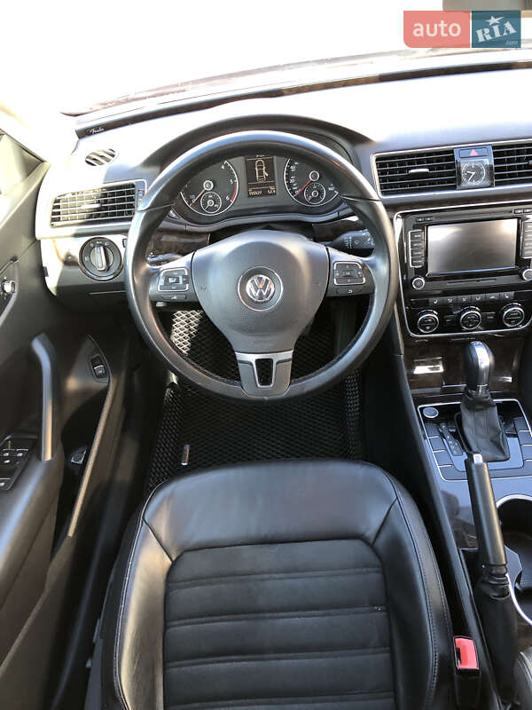 Седан Volkswagen Passat 2013 в Киеве