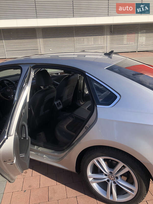 Седан Volkswagen Passat 2013 в Киеве