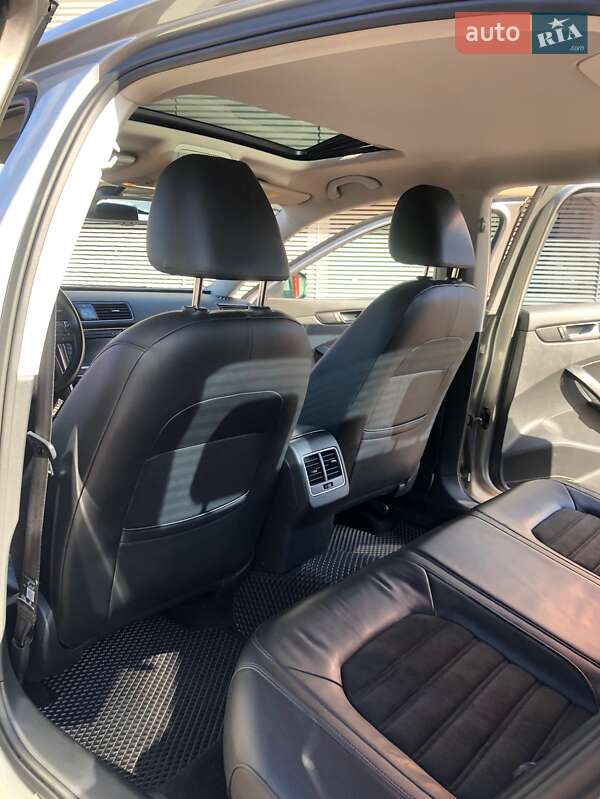 Седан Volkswagen Passat 2013 в Киеве