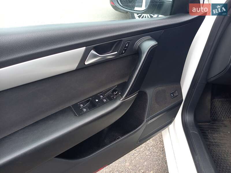 Седан Volkswagen Passat 2012 в Черкассах