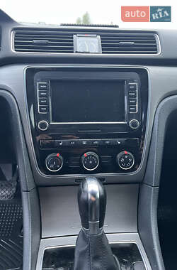 Седан Volkswagen Passat 2014 в 