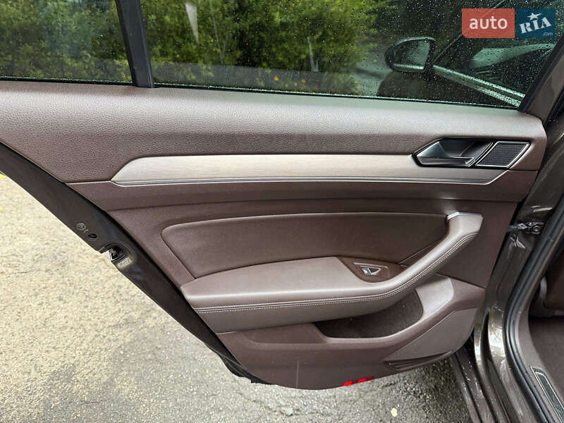 Седан Volkswagen Passat 2015 в Киеве