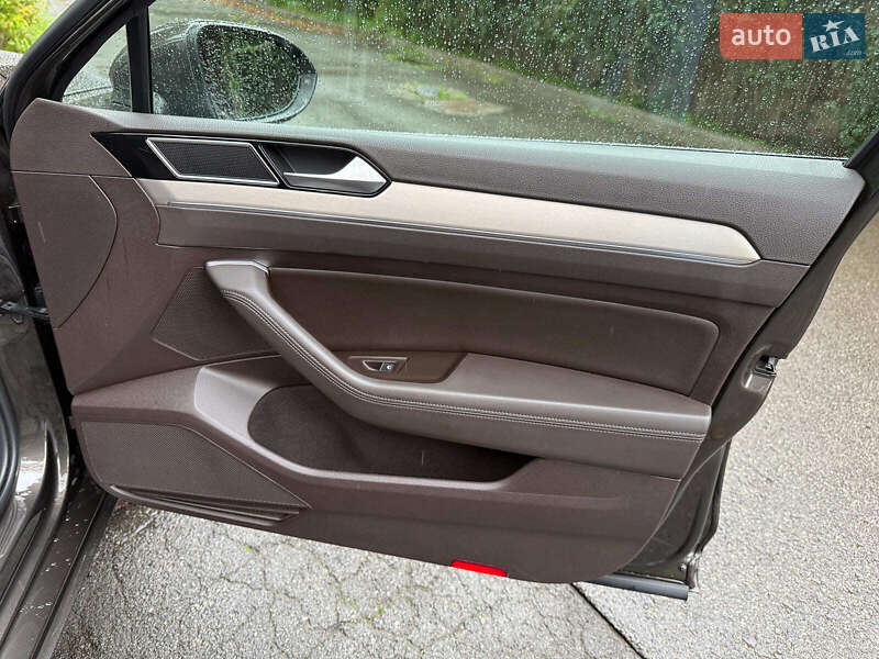 Седан Volkswagen Passat 2015 в Киеве