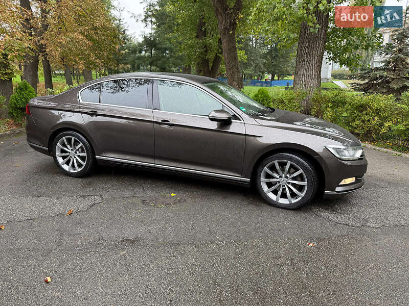 Седан Volkswagen Passat 2015 в Киеве