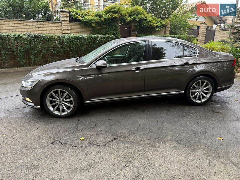 Седан Volkswagen Passat 2015 в Киеве