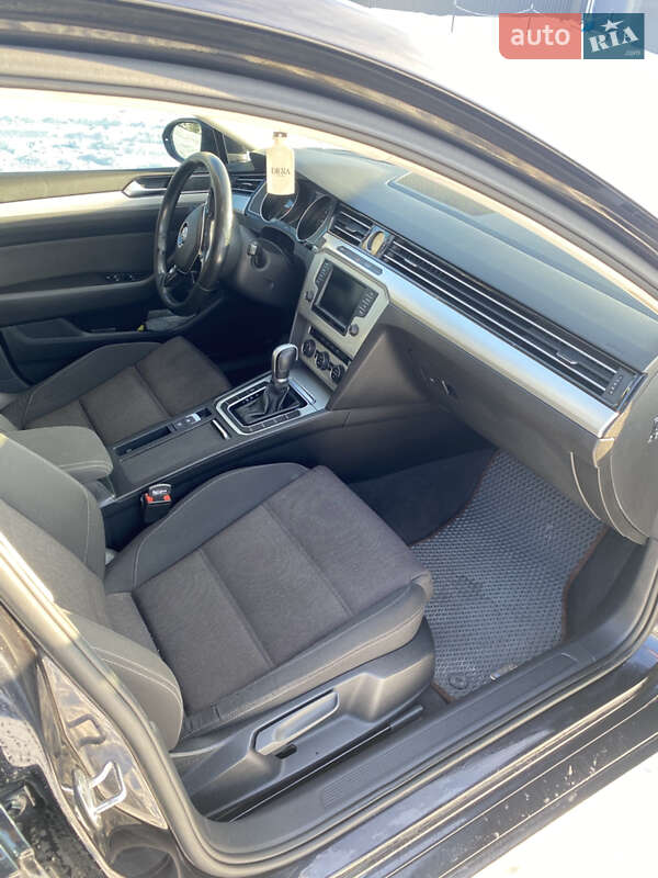 Універсал Volkswagen Passat 2015 в Підгайцях